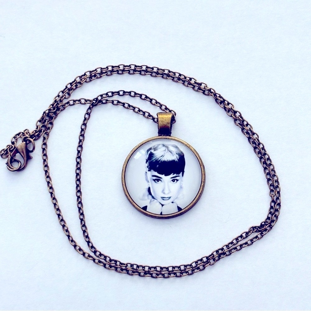 Audrey Hepburn Necklace, NWT, Handmade - Picture 4 of 5